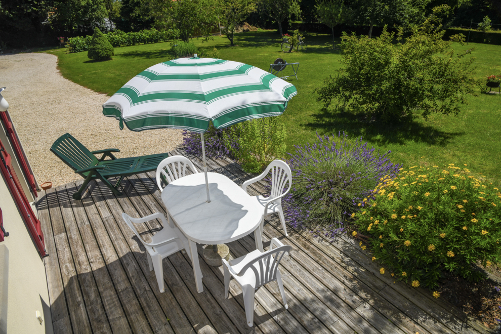 Terrasse avec salon de jardin