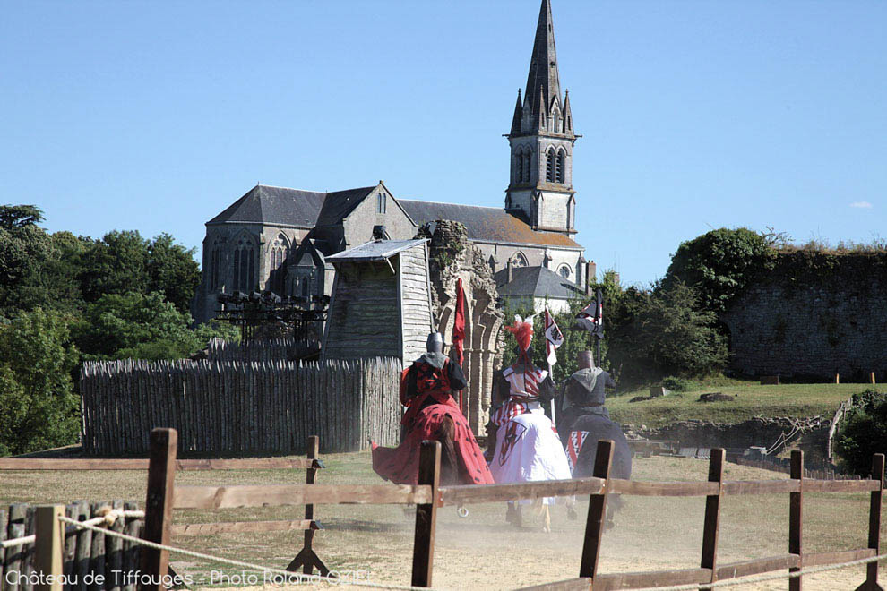 Spectacle chateau de tiffauges